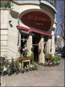 there is a building with a sign that says del botawo