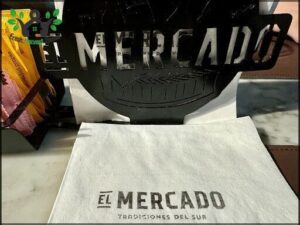 A black and white sign that says Mercado.