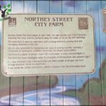 A sign on a wall that says "North Street City Farm."