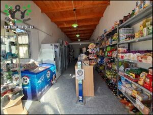 Petit Mercado y Heladeria "La familia".