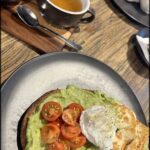 Smashed avo and peppermint tea.