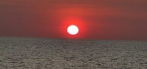 A beautiful sunset over the ocean.