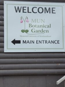 A sign welcoming visitors to the Newfoundland Memorial University.