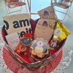 A basket filled with various treats and a card that says "I am a critical thinker" sits on a table.